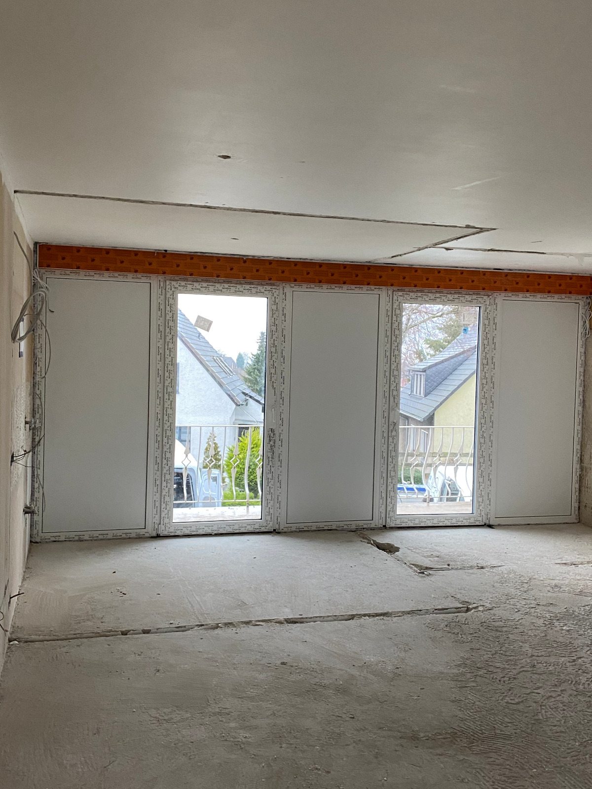 Montage großflächiger Fenster- und Schiebeelemente